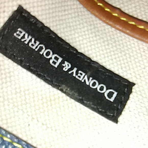 Dooney and Bourke crossbody small - Picture 4 of 6